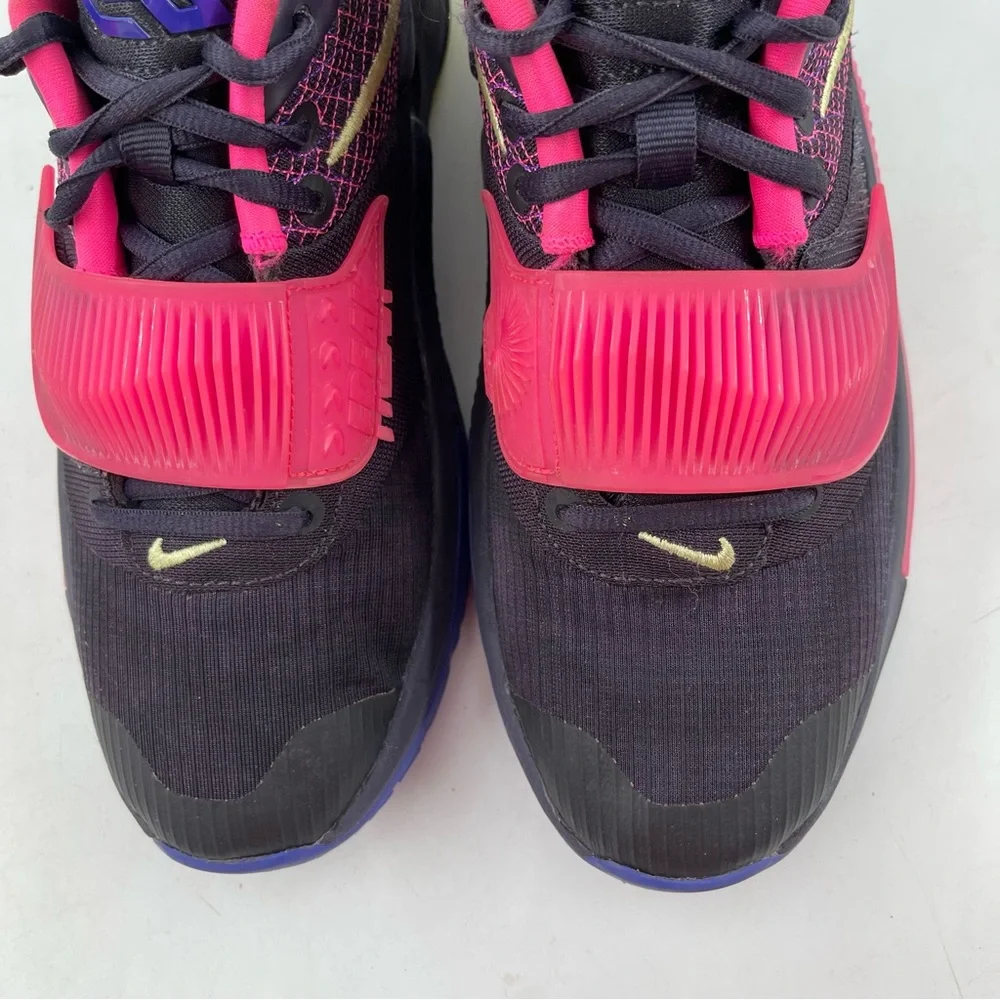 👞 Nike Unisex Zoom Freak 3-SZ 6 Y-Purple Pink Low Top Lace- Up Running Shoe